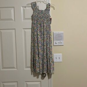 Never worn, really cute spring/summer dress! Size M could fit small!